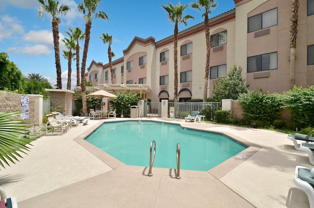 Comfort Suites Palm Desert I-10 Buitenkant foto